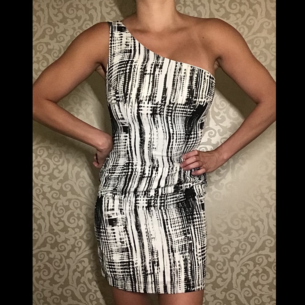 Maloom Black and White One Shoulder Dress